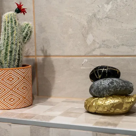 за гости Happy *