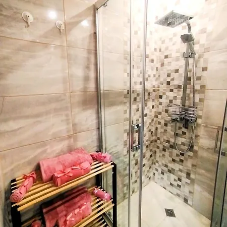 за гости Happy