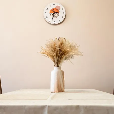 за гости Happy