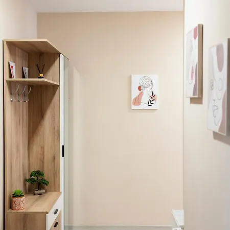 за гости Happy