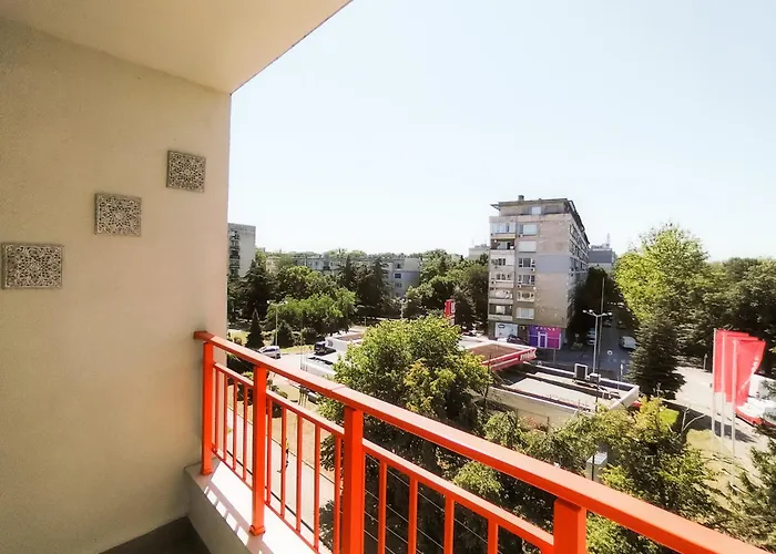 за гости Happy